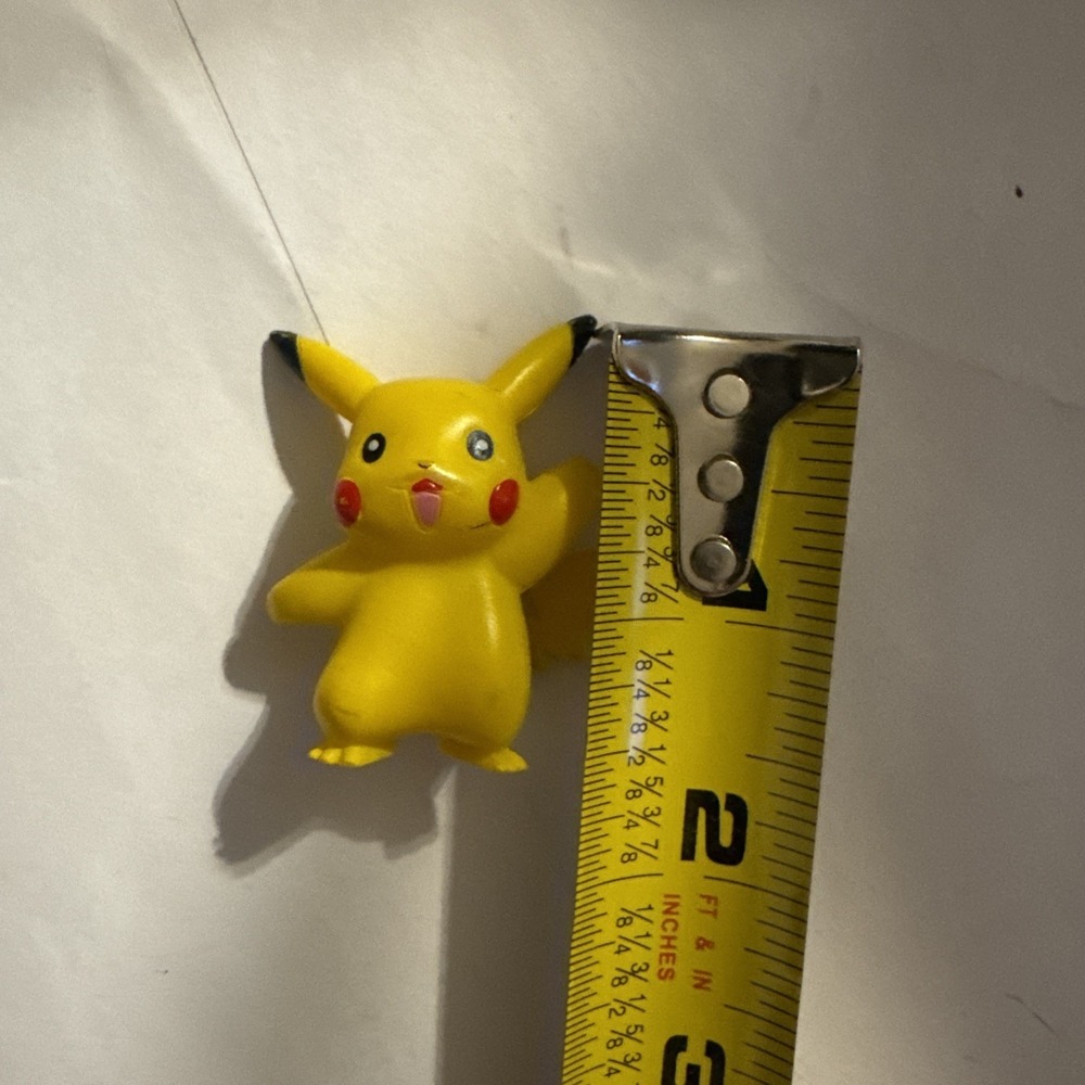 Tiny Small Pikachu Waving Item Pokémon Action Figurine